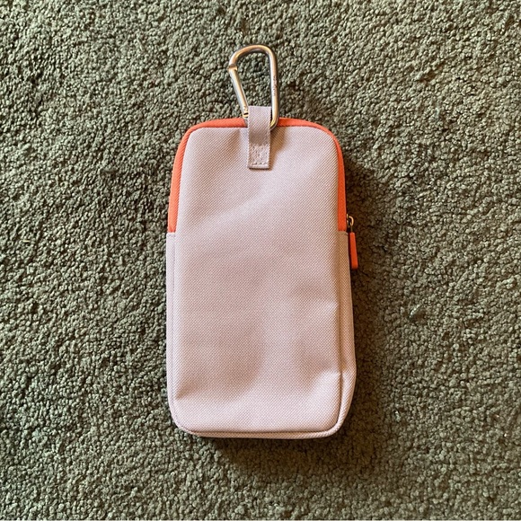 Thirty-one clip-on tech pouch - Picture 2 of 4